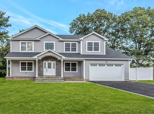 74 Diamond Dr, Plainview, NY 11803