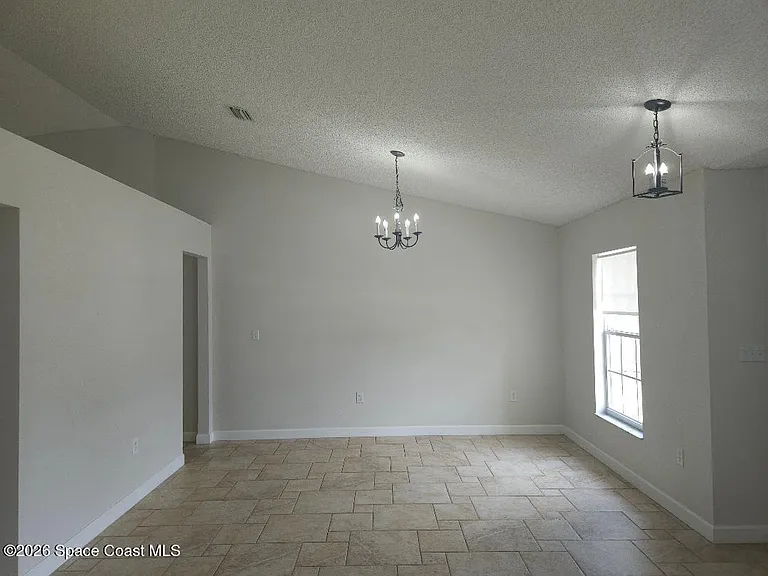 842 Aruba Ave SE — Photo 3