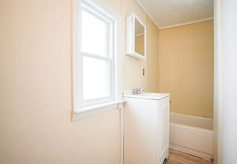 32 Joy St #2R — Photo 9
