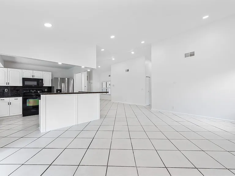 9718 Lancaster Pl — Photo 6