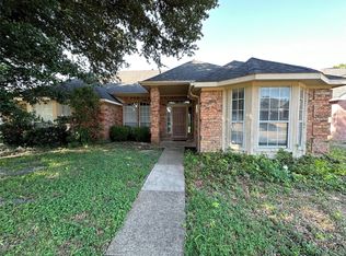 202 W Willow Creek Dr, Glenn Heights, TX 75154
