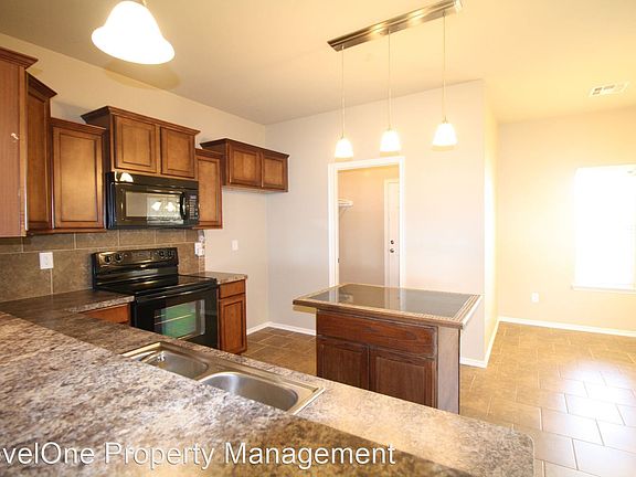 5th image of 8512 SW 46th Pl