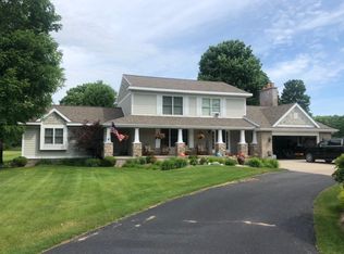 206 Crestwood Dr, Gaylord, MI 49735
