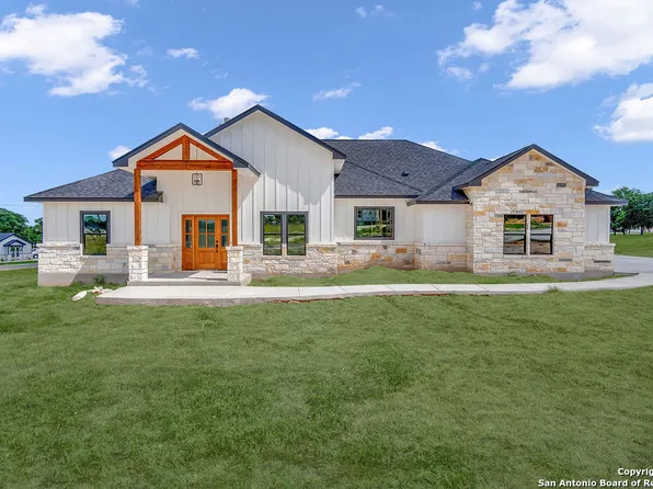 101 HONDO VISTA, La Vernia, TX 78121