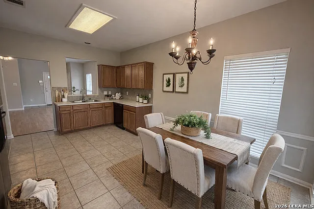 3 bed, 2.0 bath, 1802 sqft, $2,200 — Photo 3