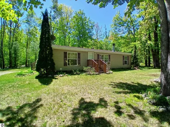 4627 Heart 2 Heart Trl, Gaylord, MI 49735