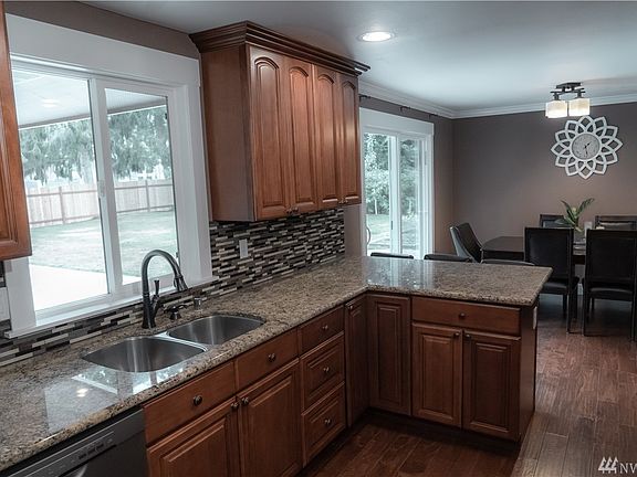 5th image of 818 Upland Dr