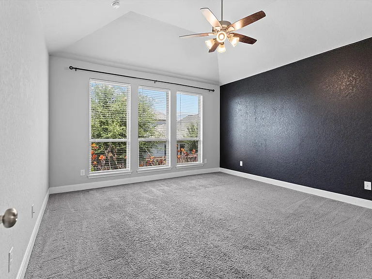 6501 Crockett Cv — Photo 10