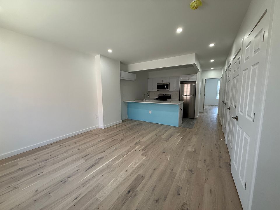 1st image of 442 Graham Ave #3