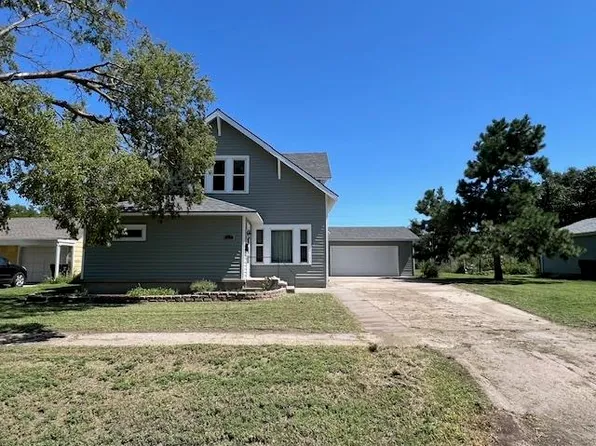 322 N 10th St, Wakeeney, KS 67672