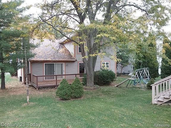 3rd image of 23040 Potomac Cir