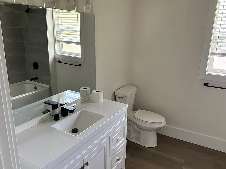 424 Park Ave — Photo 18