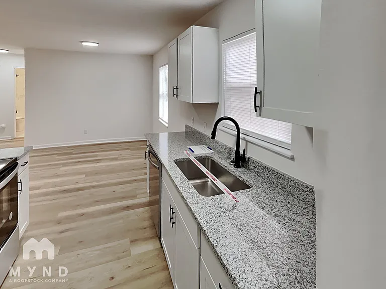 302 Clancy St — Photo 8