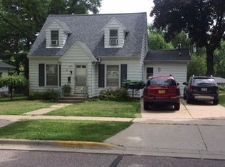 518 12th St, Baraboo, WI 53913