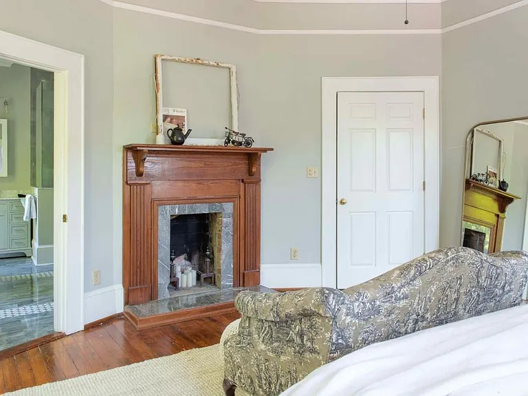 416 Augusta Ave SE — Photo 18