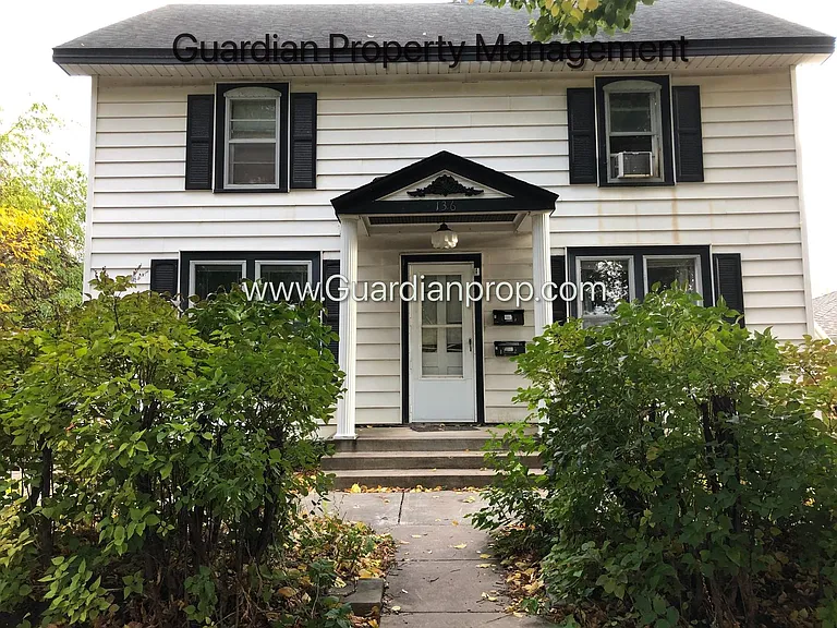 136 14th Avenue NE — Photo 1