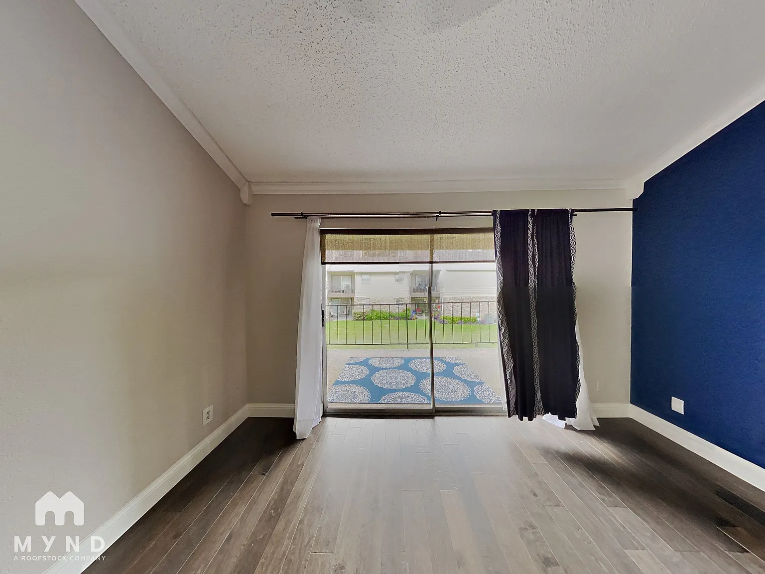 1 bed, 1.0 bath, 812 sqft, $1,205 — Photo 3