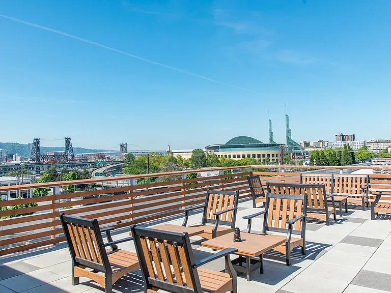 Central Eastside | Rooftop Lounge