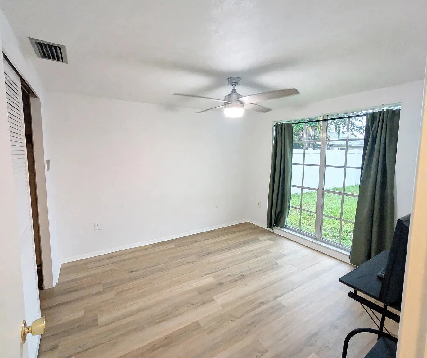 2 bed, 1040 sqft, $1,600 — Photo 3