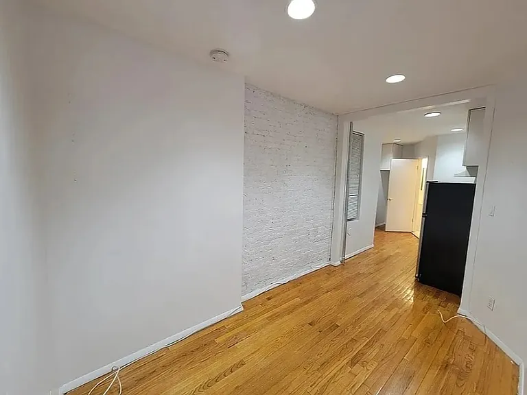 529 W 48th St #19 — Photo 5