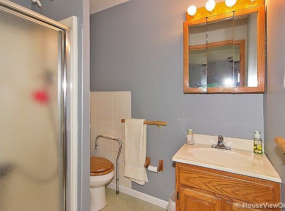 4th image of 484 Shady Brook Dr