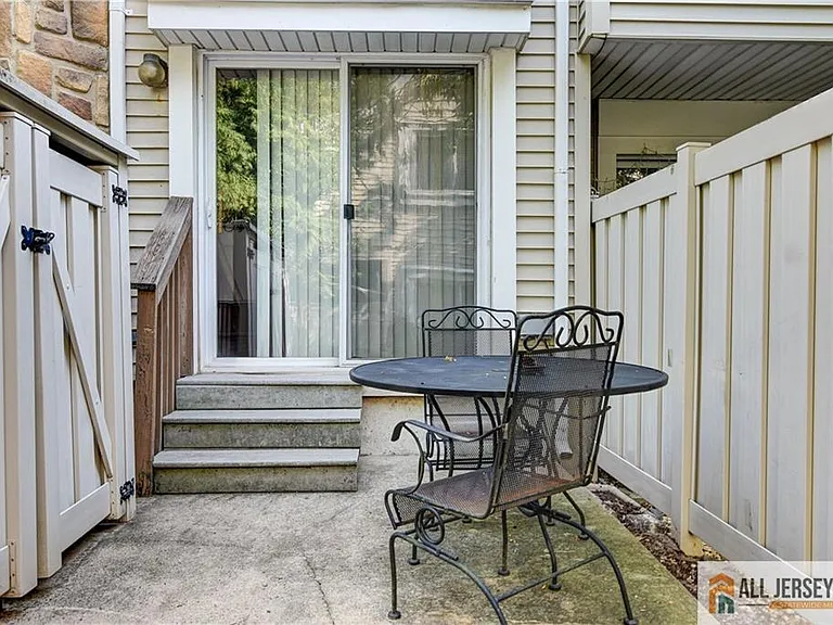 1068 Schmidt Ln — Photo 31