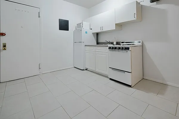 Rented by J Misrahi Realty Corp | media 4