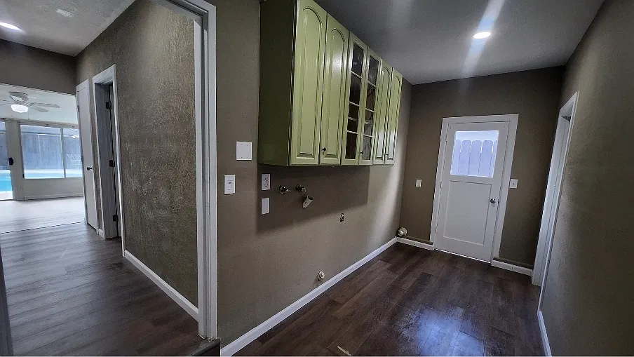 3225 Napier Dr — Photo 2