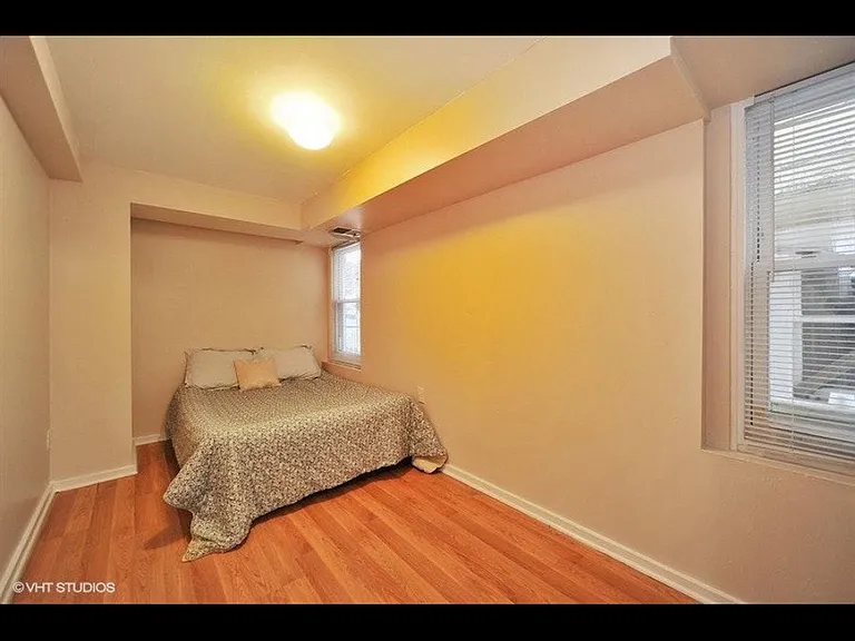 2710 W Fletcher St #1 — Photo 6