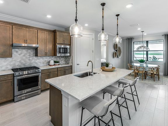 Kitchen with decorative back-splash and large center island