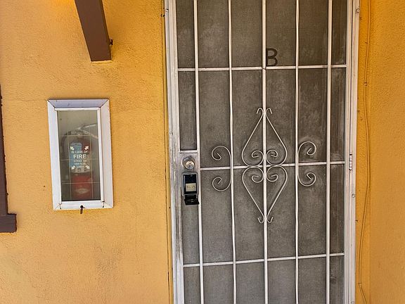 3rd image of 1134 W Stoneridge Ct APT B