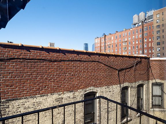 5th image of 212 W 22nd St APT 6E