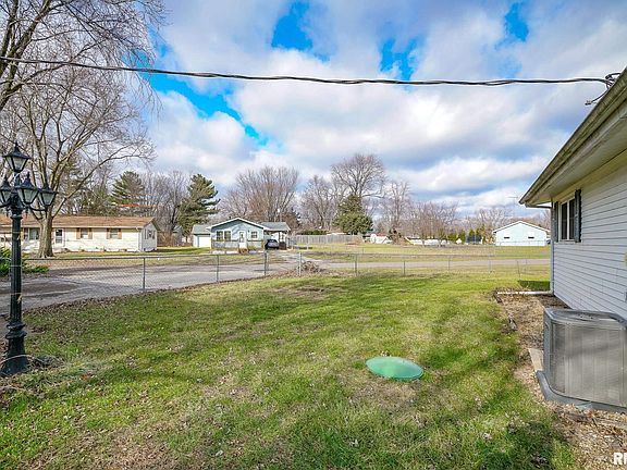 3rd image of 10381 Evergreen Dr