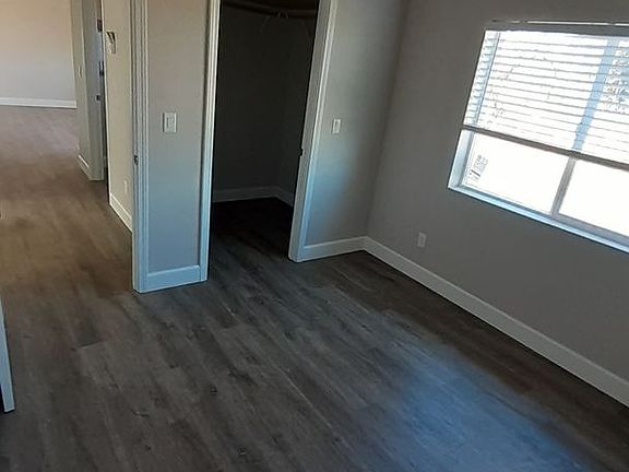 3rd image of 587 Oakwood Ln #214773f7e