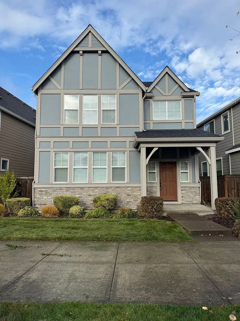 Cozy and Modern 4 Bedroom Single-Family Home for Rent! — Photo 1