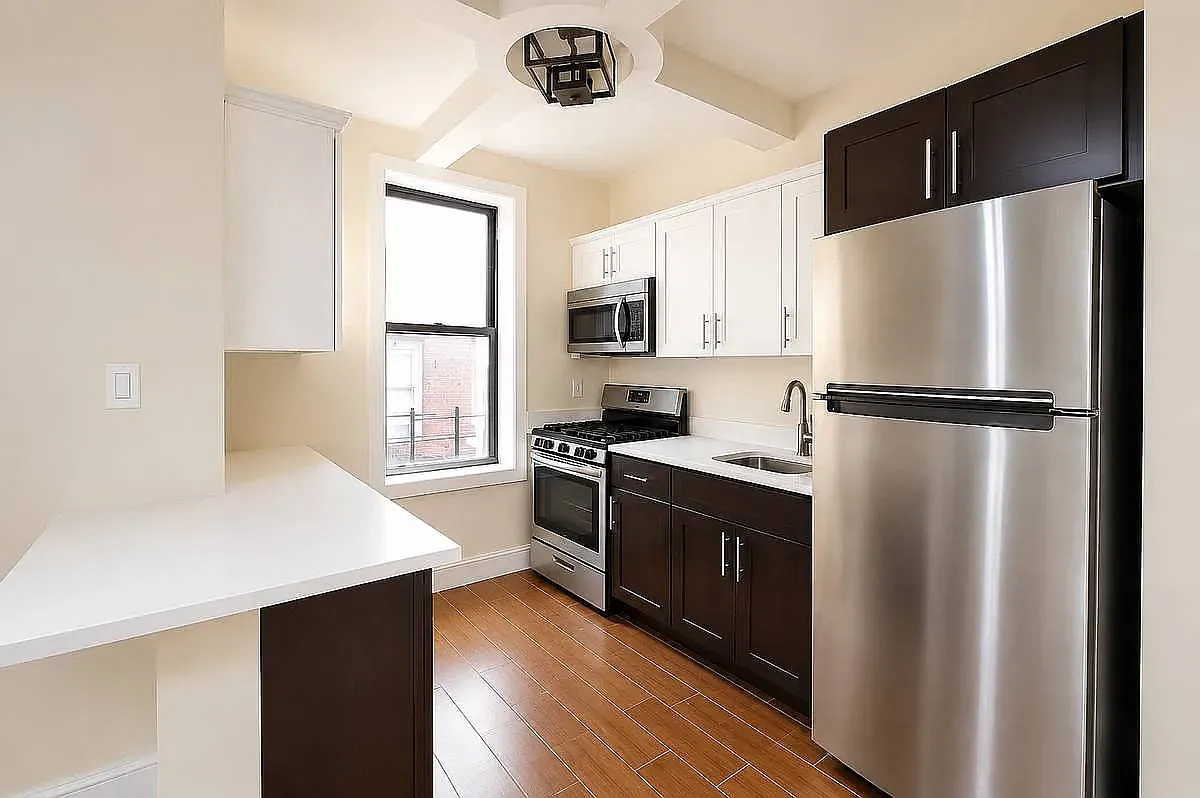 666 Hancock Street — Photo 2