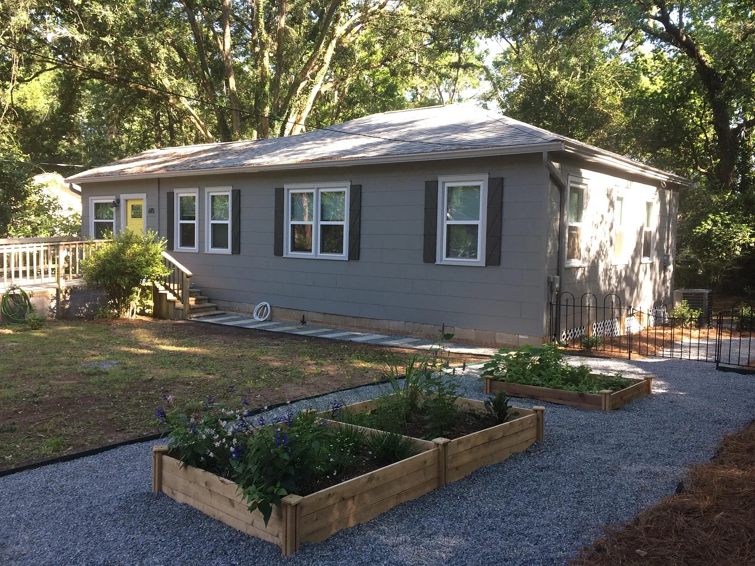 615 Collins Dr — Photo 2