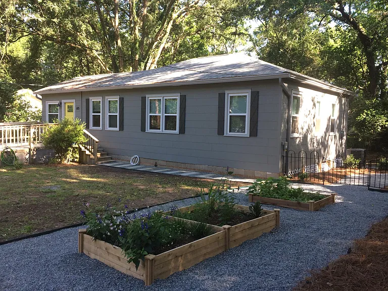 615 Collins Dr — Photo 2