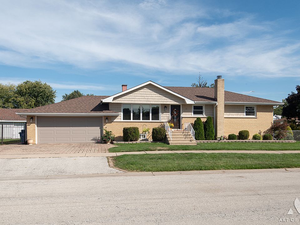 1st image of 5858 W 82nd St