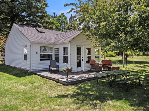 7104 Arrowhead Shores Ln, Indian River, MI 49749