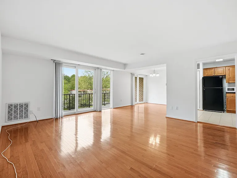 5578 Burnside Dr #5 — Photo 4