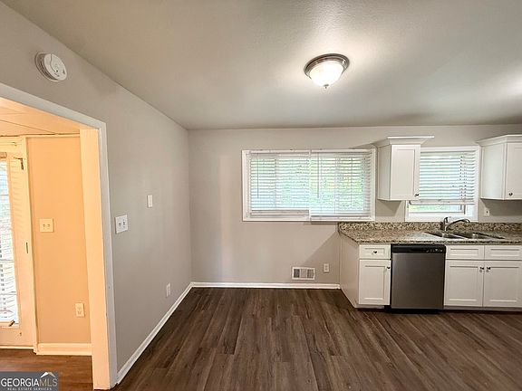4th image of 2842 Altaview Dr SE