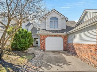 6854 Oakwood Dr, Urbandale, IA 50322