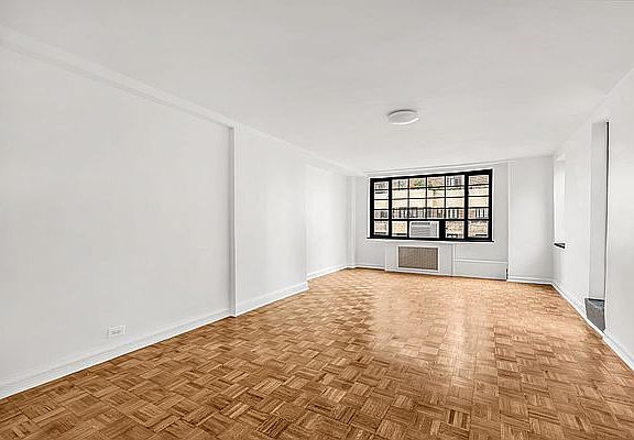 2nd image of 310 E 44th St APT 1706