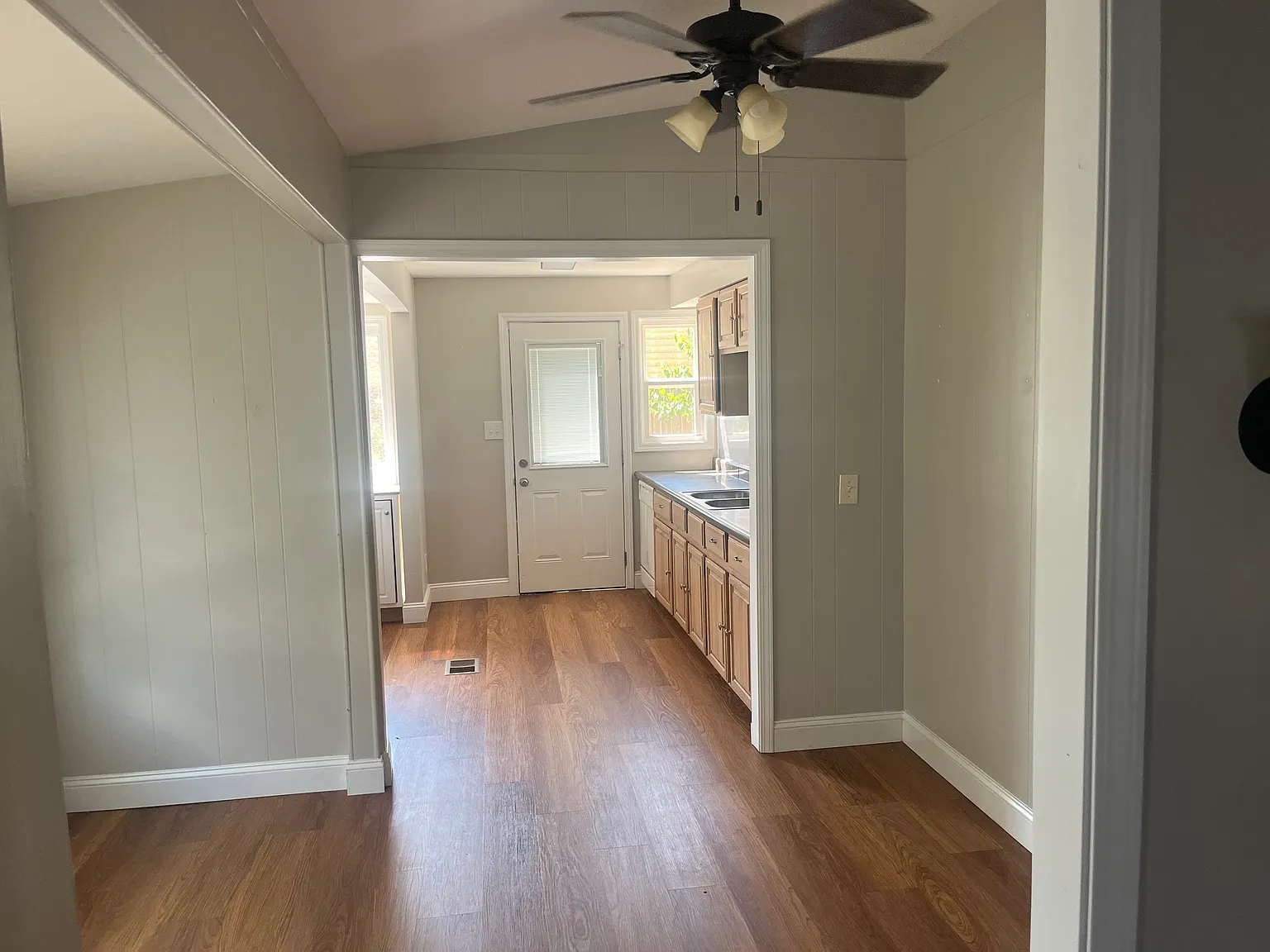 3 bed, 1003 sqft, $1,800 — Photo 4