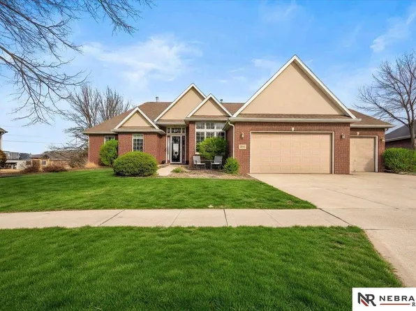 5011 Sawgrass Dr, Lincoln, NE 68526