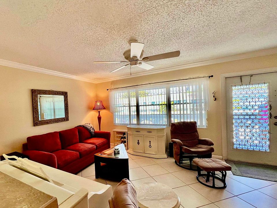 1st image of 101 Oakridge H