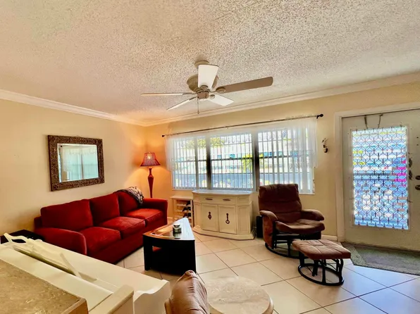 101 Oakridge H, Deerfield Beach, FL 33442