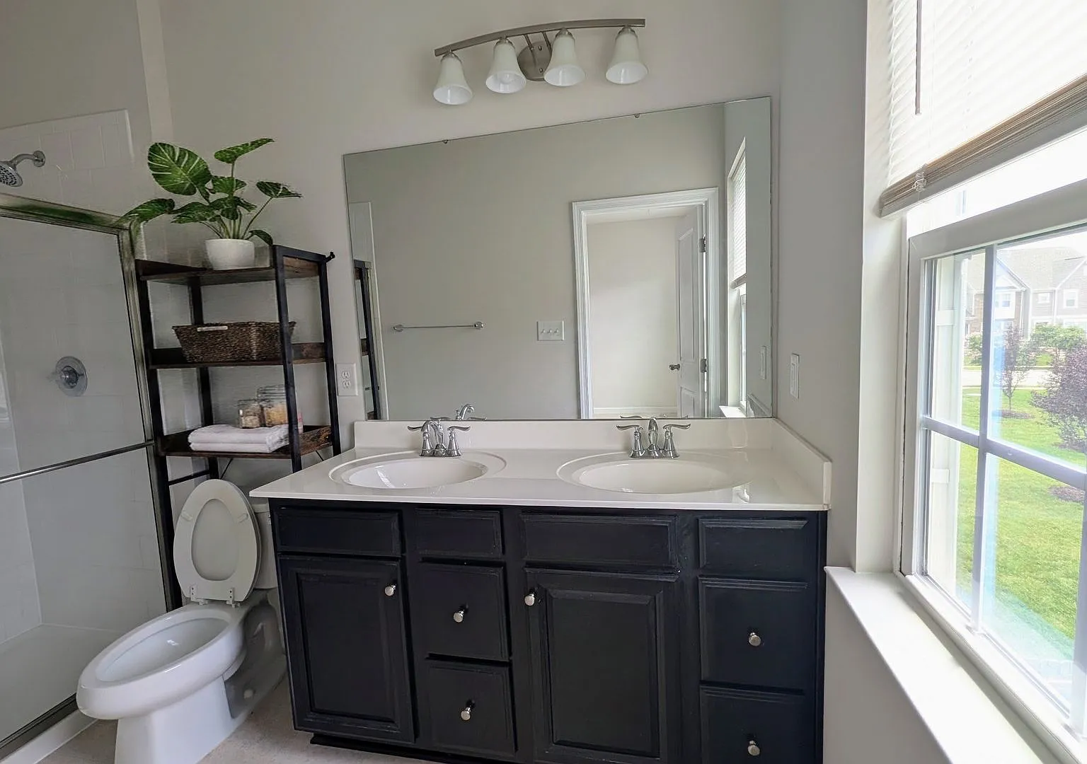 Beautiful 3 Bedroom 3 Bath Townhome for Rent — Photo 4