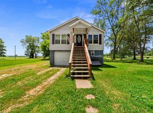 408 E Oak St, Winfield, MO 63389